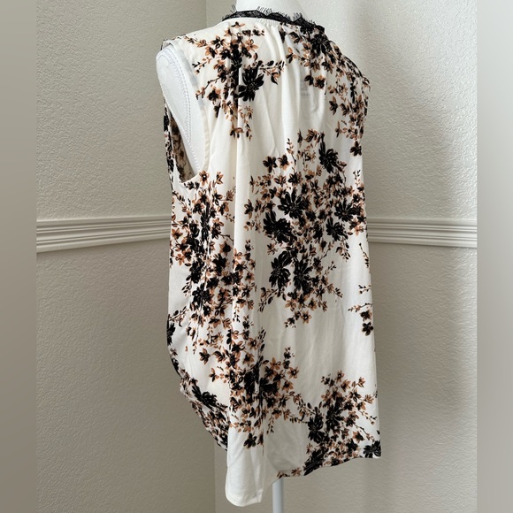 Daytrip Floral White Surplice High Low Hem Tank Top Size: L - Picture 4 of 6